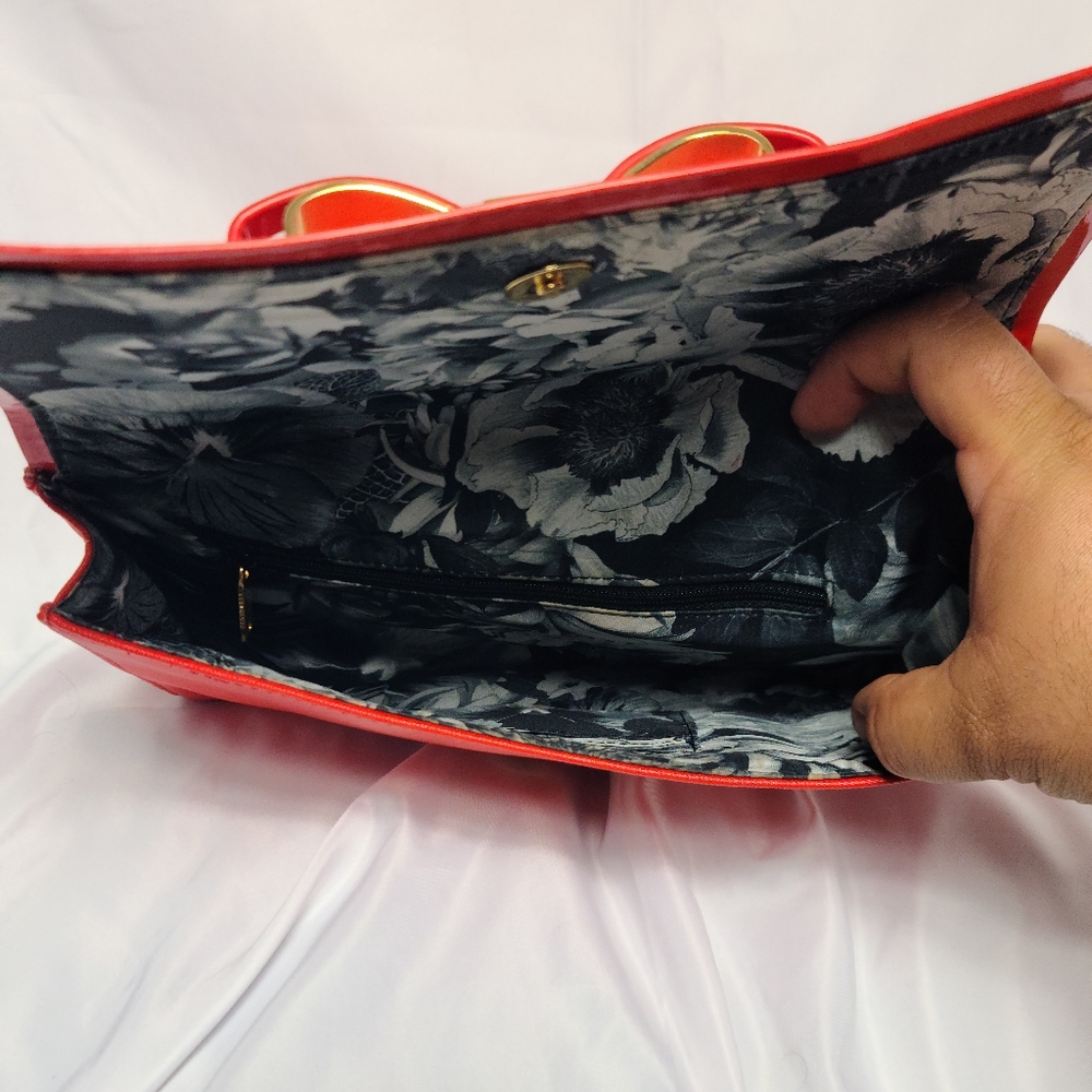 Red Bow-Accent Wristlet Clutch - Picture 8 of 12